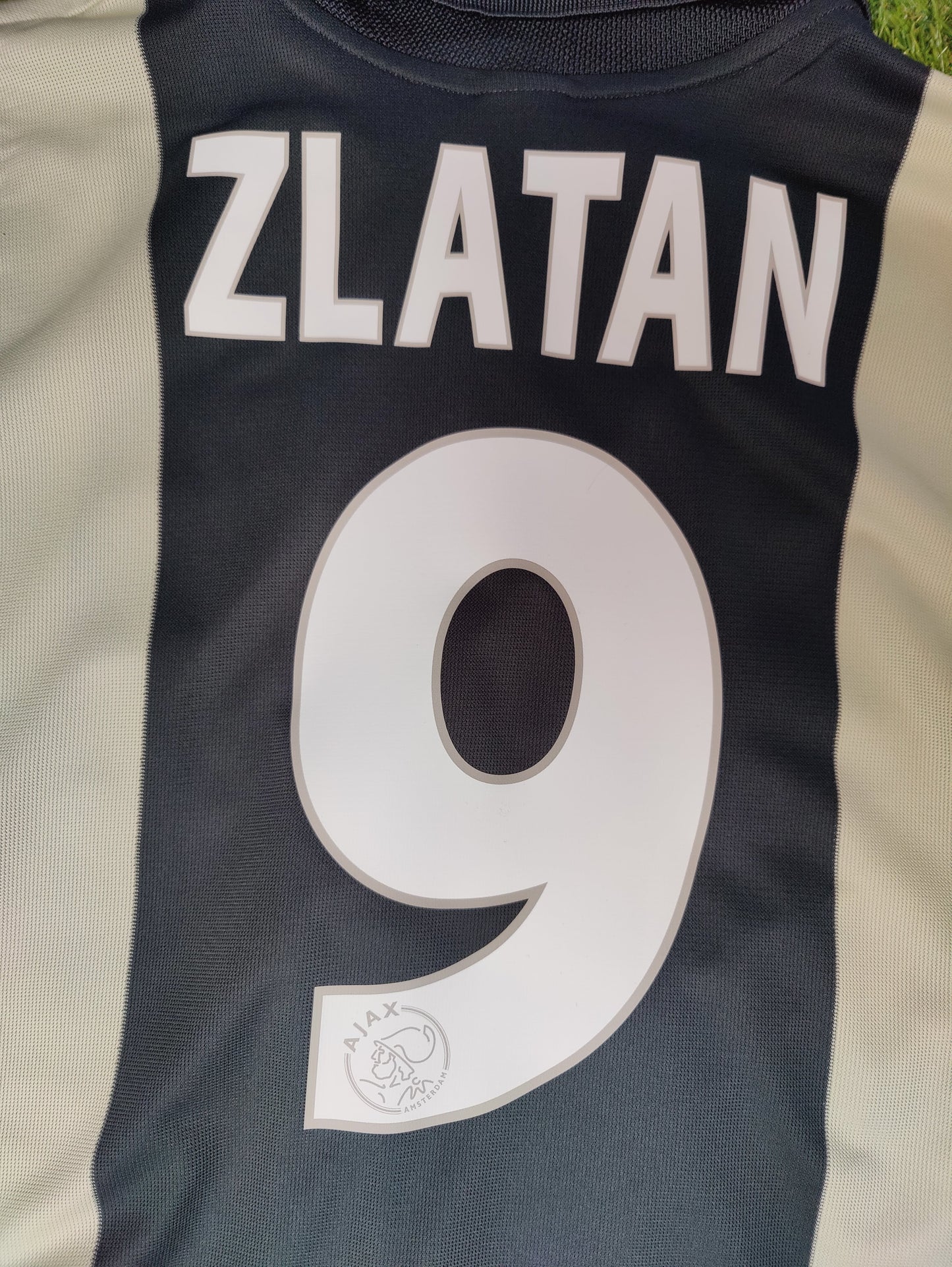 Zlatan Ibrahimović Str. XL Ajax Udebanetrøje – (2001/02)