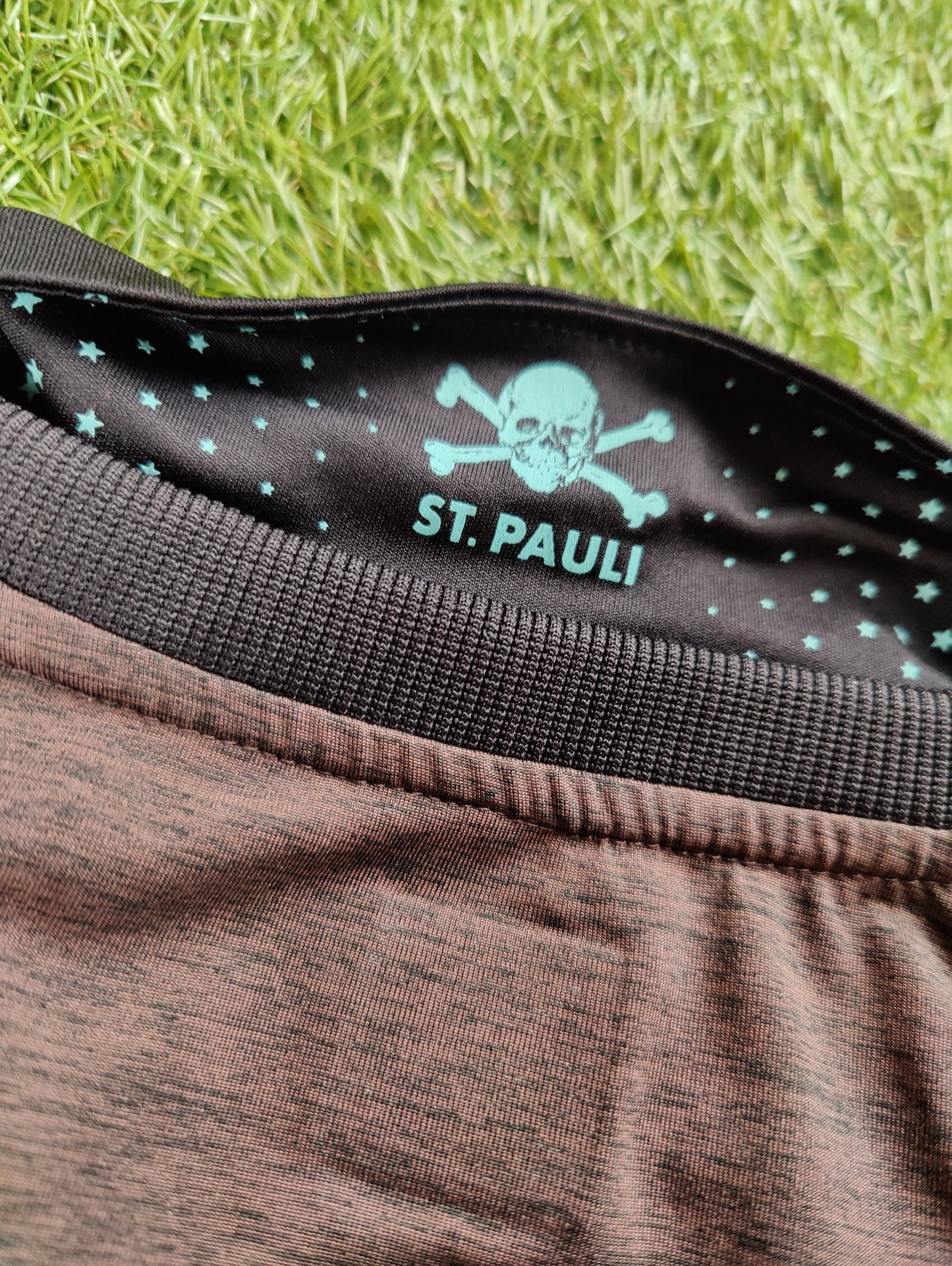 FC St. Pauli Str. Large (L) Hjemmebanetrøje (2014/15)