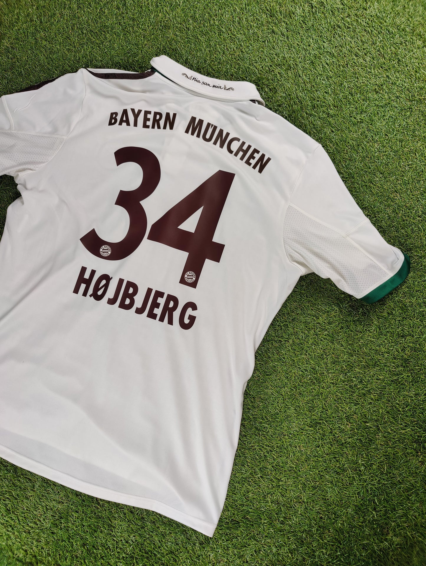Pierre-Emile Højbjerg Str. XL Bayern München Udebanetrøje (2013/14)