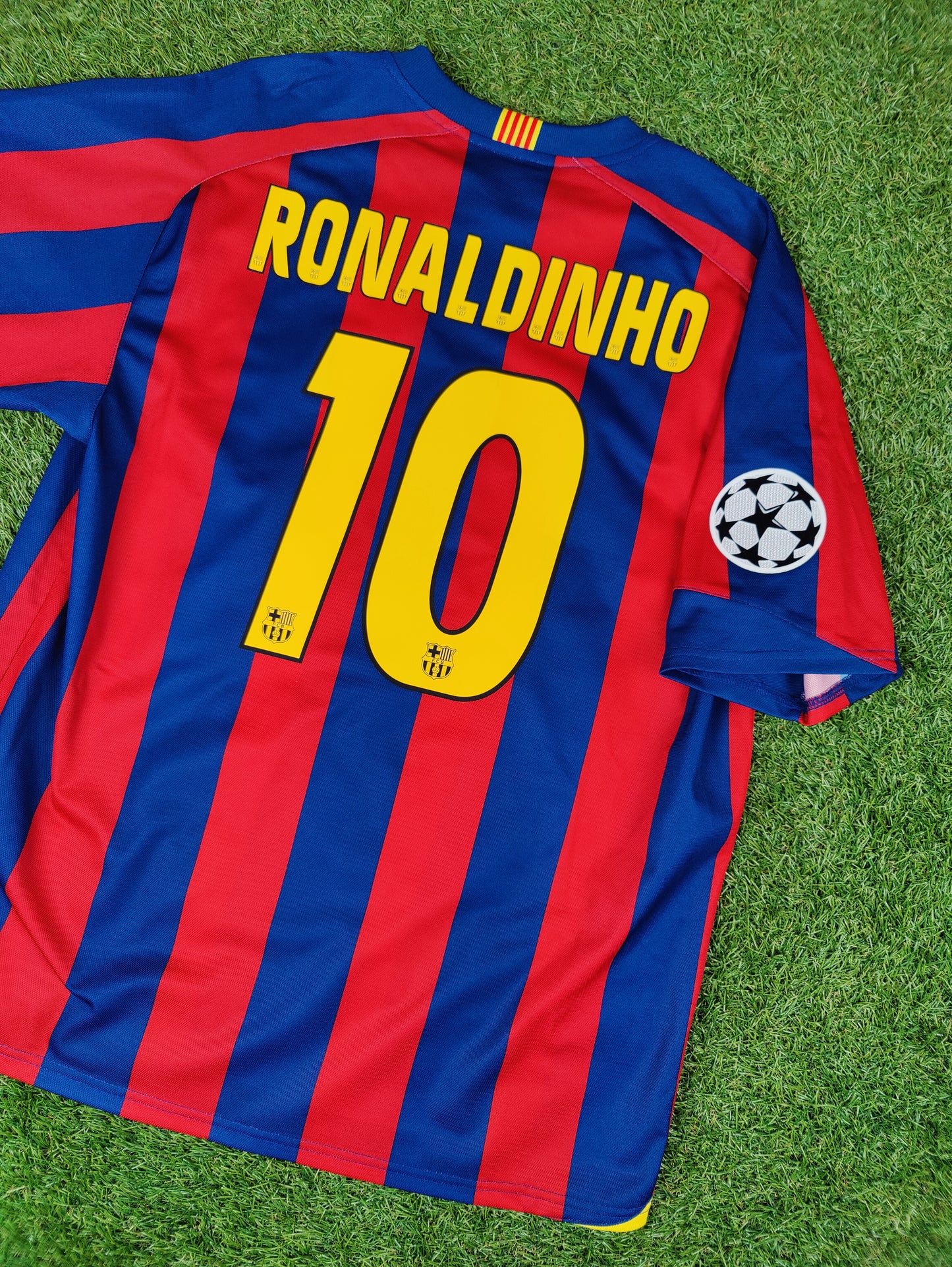 Ronaldinho Str. M FC Barcelona hjemmebanetrøje (2005-2006)