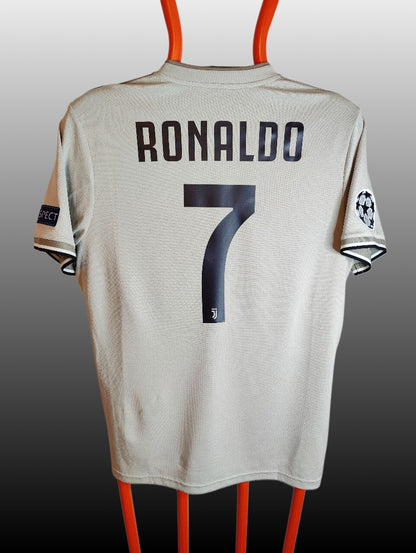 Cristiano Ronaldo Juventus Udebanetrøje – Str. XL (2018/19)